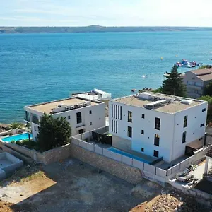 adastra-apartments.hotelinzadar.com/